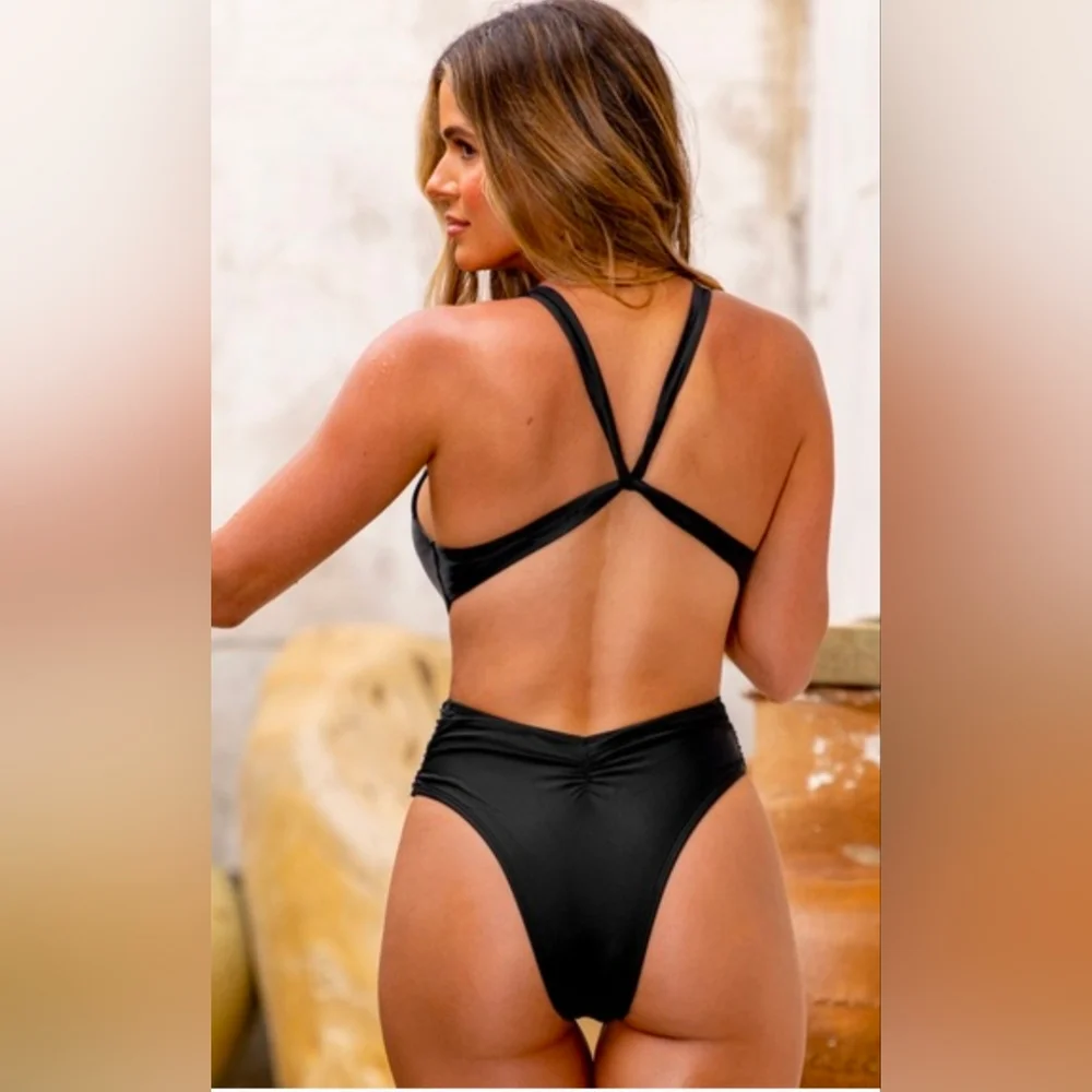 Cupshe x JoJo Fletcher Black One Piece Swimsuit V Neck Size M New With Tags. - Picture 2 of 6